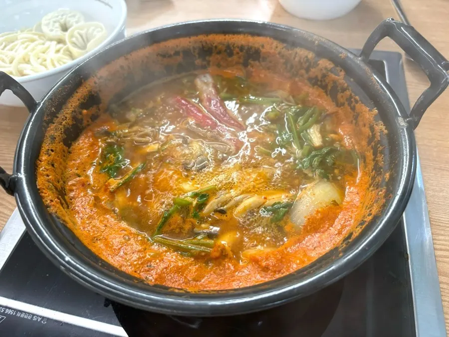 Beef being added into the boiling broth for shabu-shabu