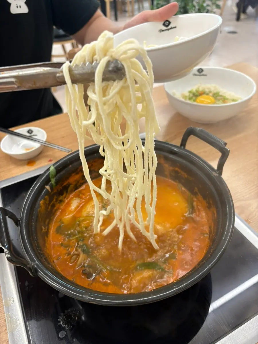앞접시에 덜어낸 샤브샤브
