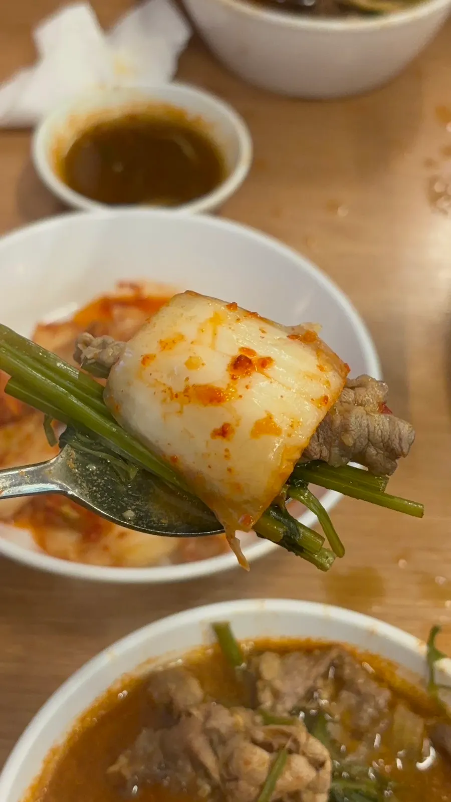 김치와 함께 먹는 샤브샤브 한 접시