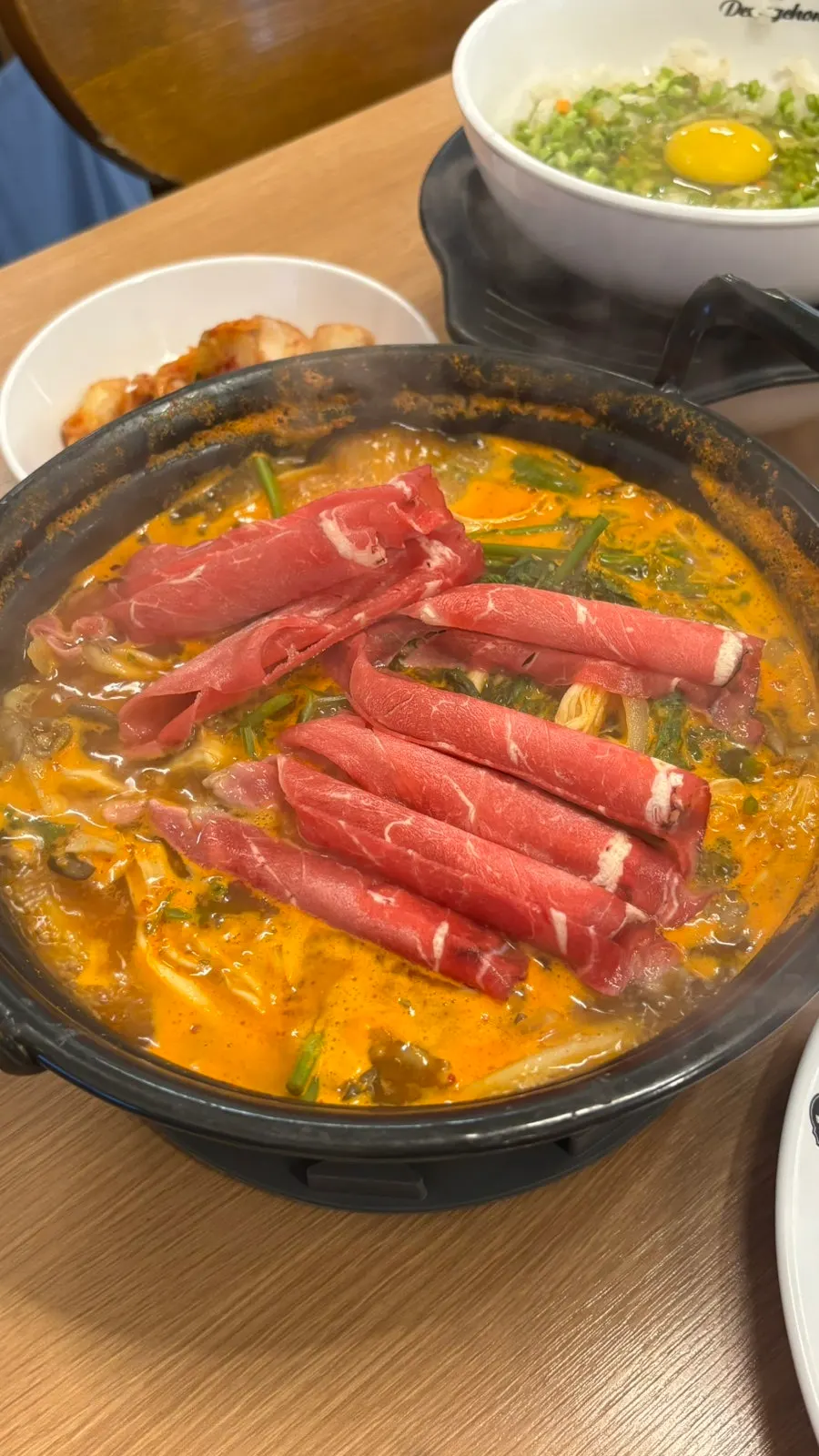식사를 마친 등촌샤브칼국수 상암점 테이블