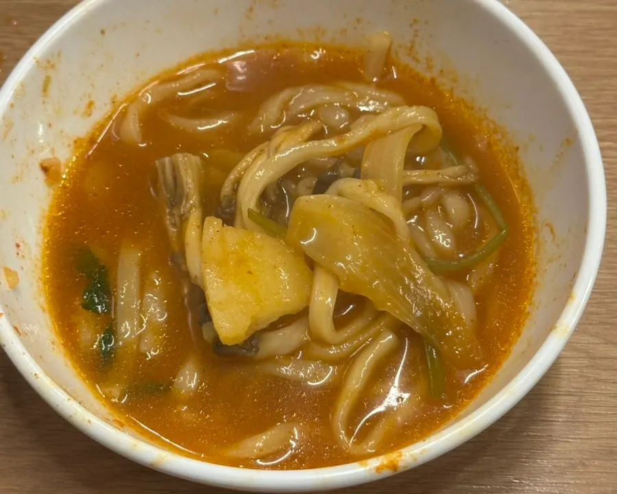 Chewy kalguksu noodles soaked in beef broth
