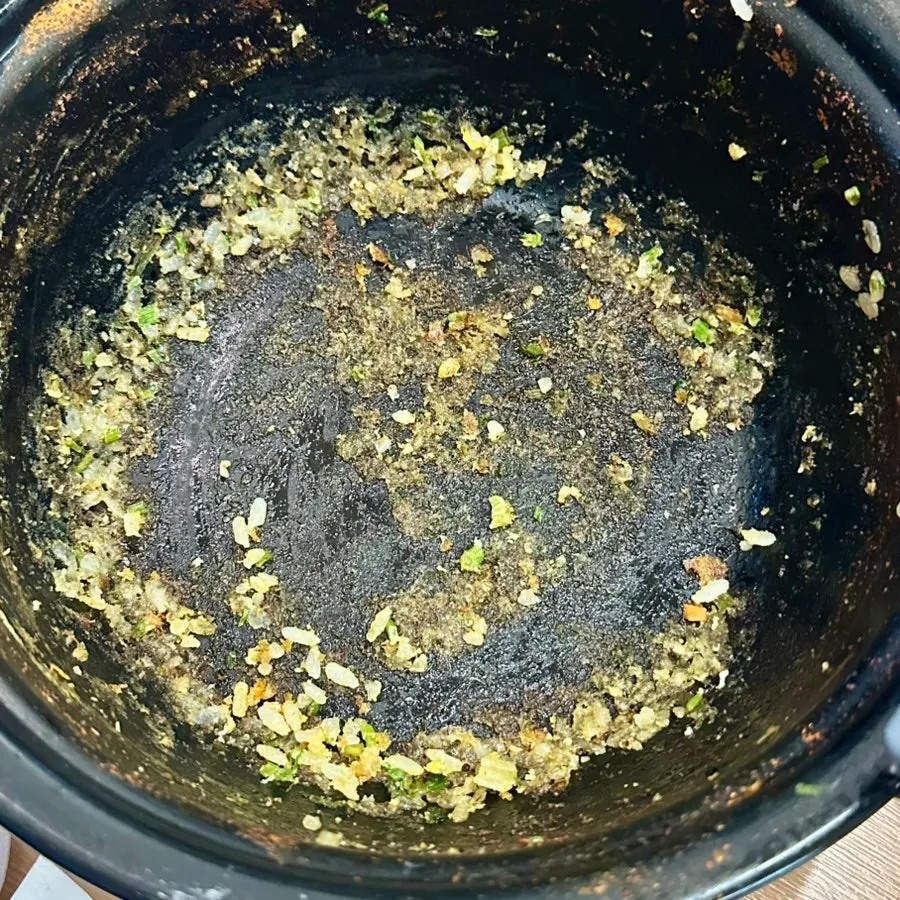 Finishing touch of perilla oil-scented egg fried rice