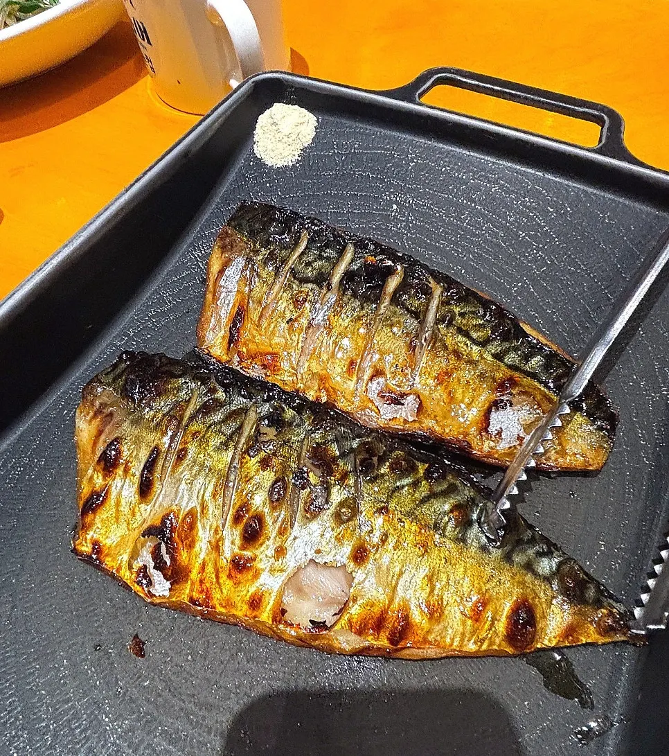 반찬과 밥이 차려진 식탁