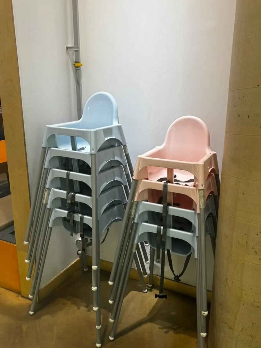 Closable private room seating