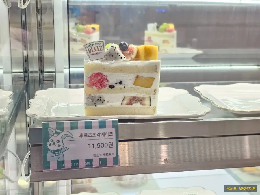 Gift-ready whole cake with lettering option