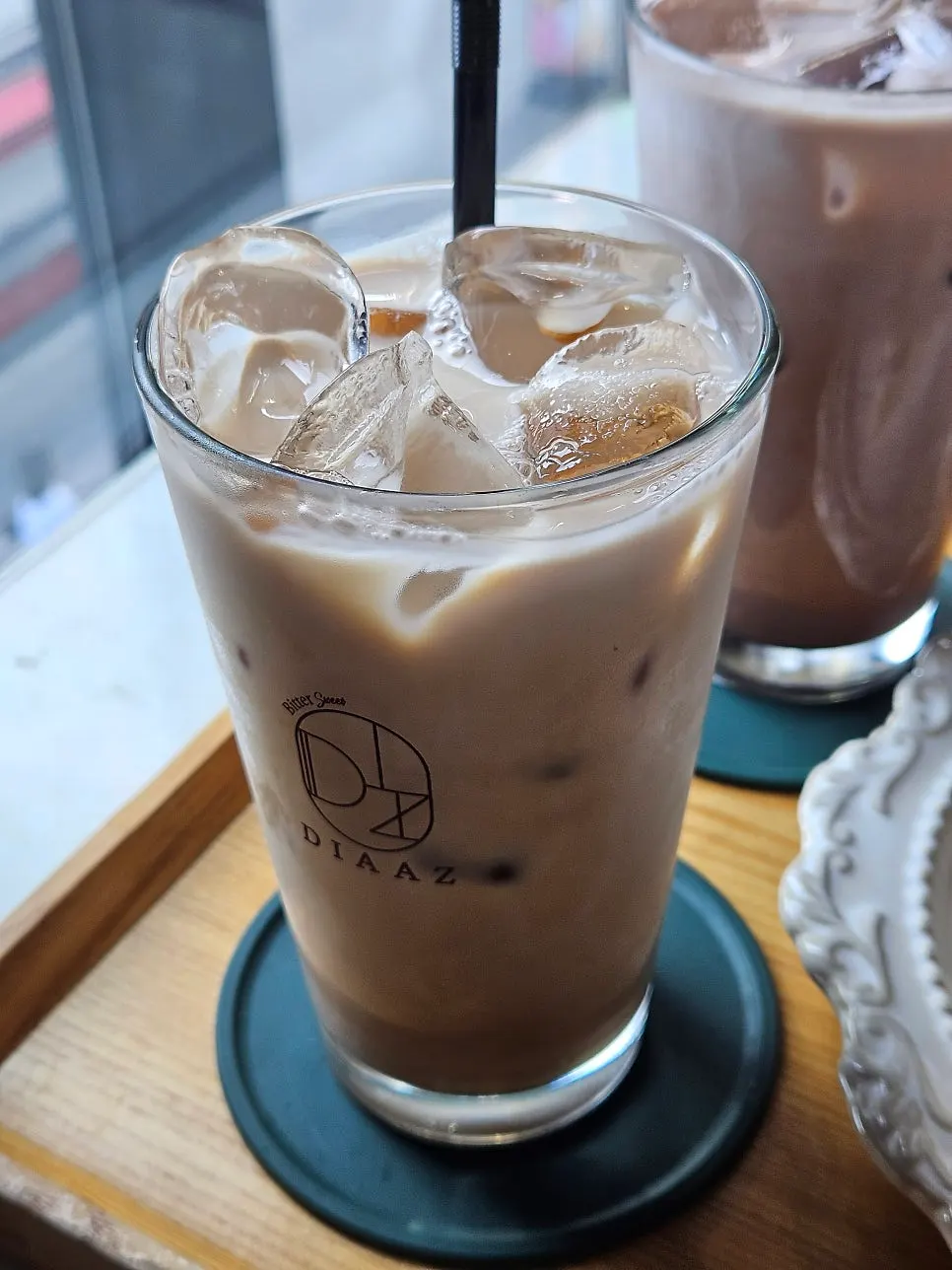 초코라떼와 밀크티 잔
