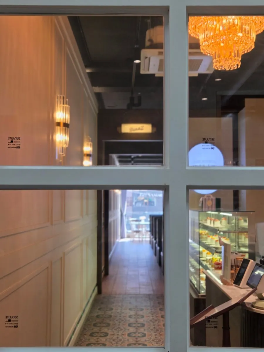 Entrance to Diaz Cake Boutique on the 2nd floor