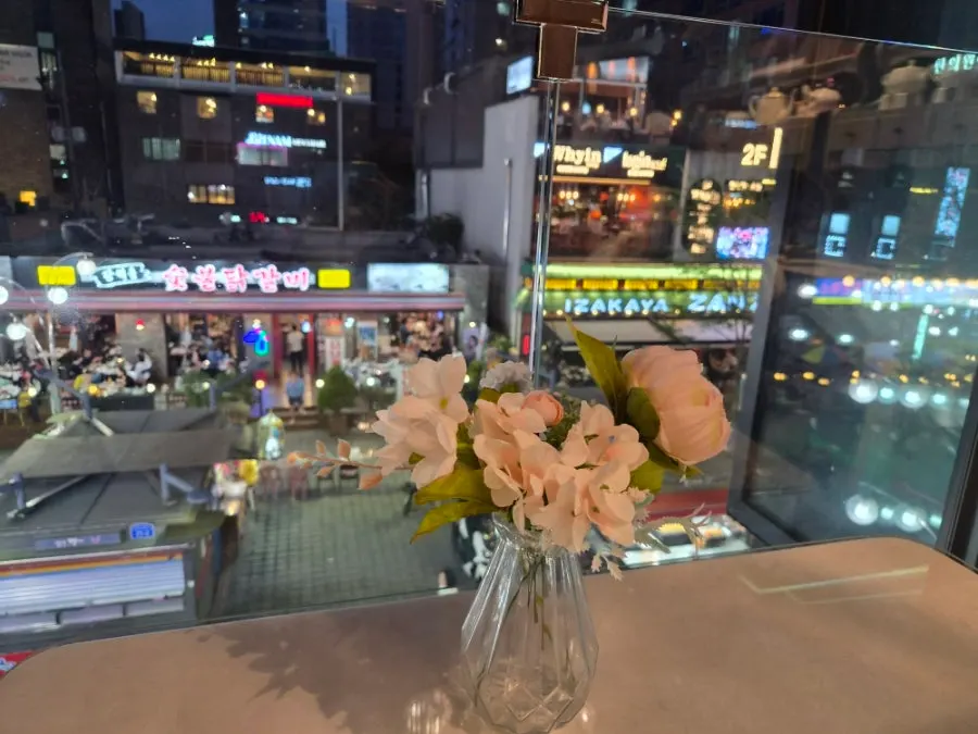 Interior decor of the dessert café