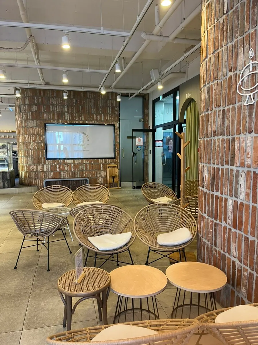 Seating and interior of the 4th floor Diaz space