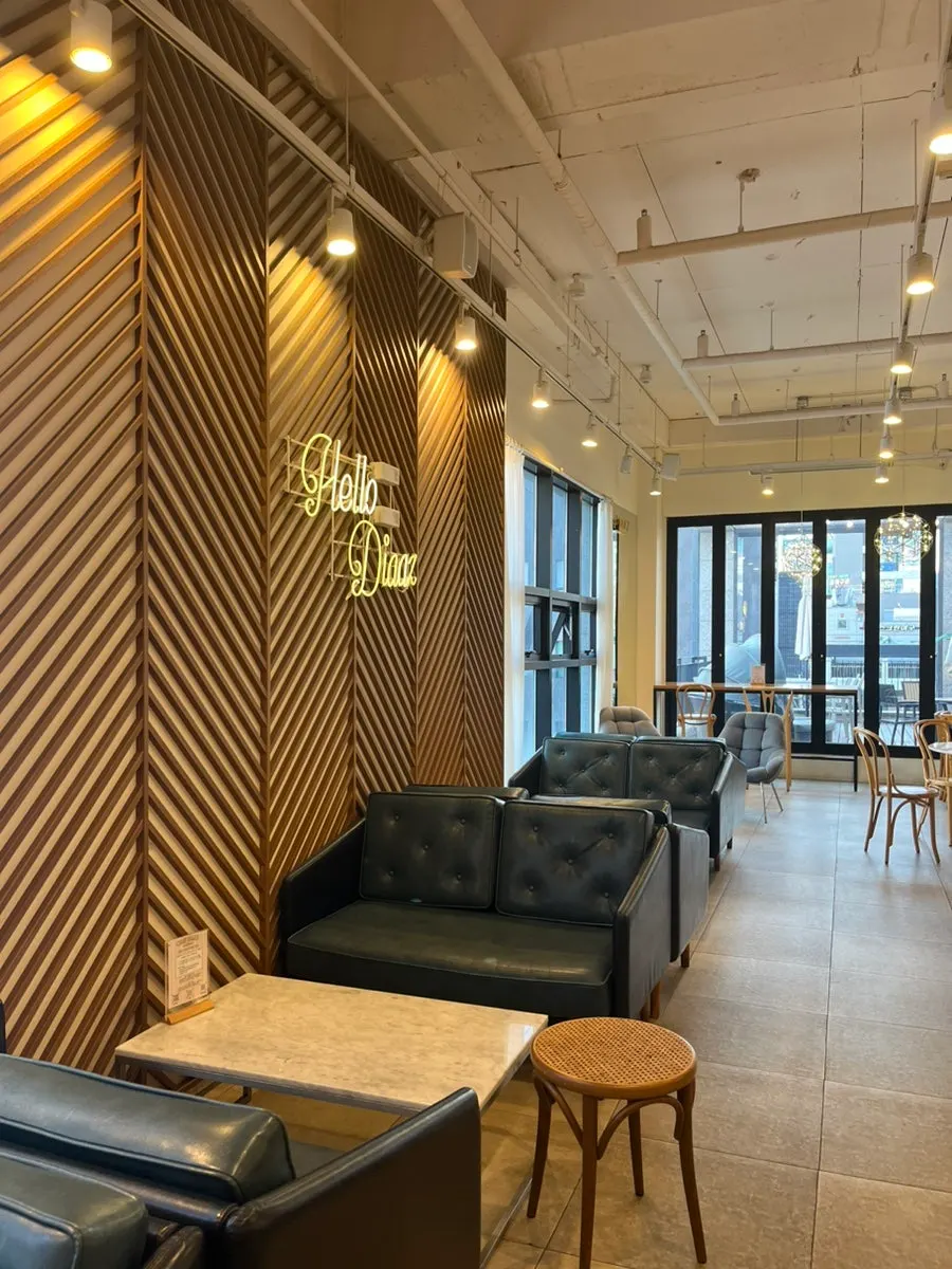 Atmosphere of the 4th floor Diaz café