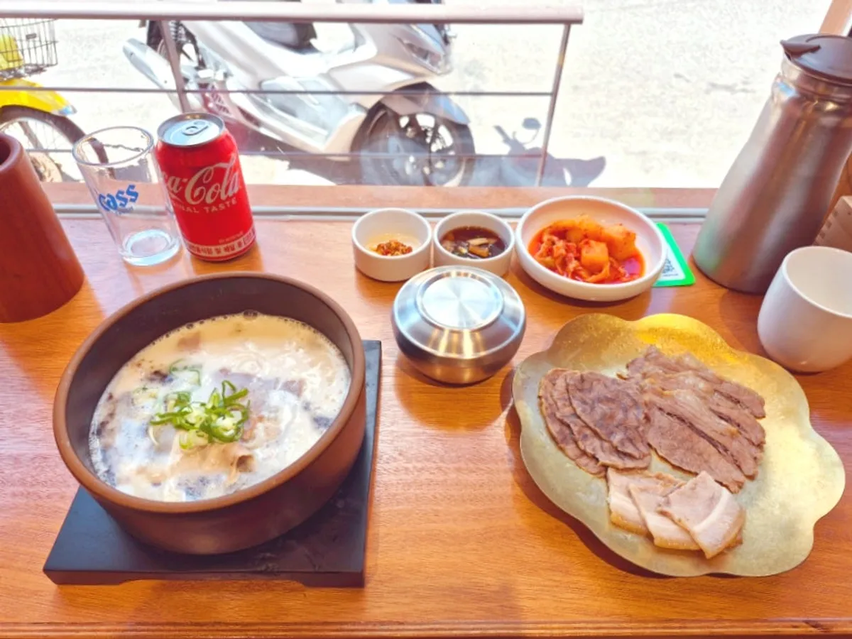 Food photo from Dimideun Gunja, a gomtang restaurant near Gunja Station