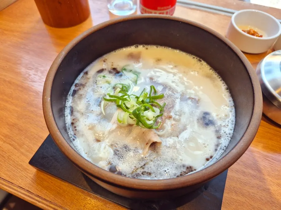 Rich, milky-white broth of the Dimideun gomtang