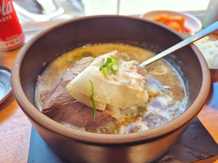 Gomtang turned into rice soup with rice mixed in