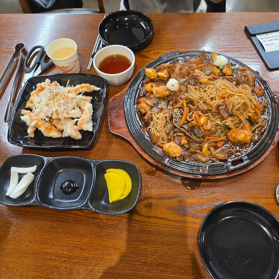 주방 앞에 붙은 백조 문구 안내글