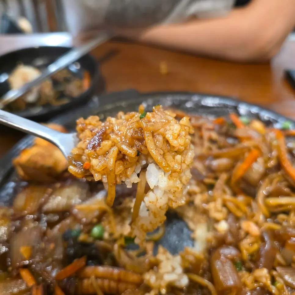 면 아래에서 나온 누룽지