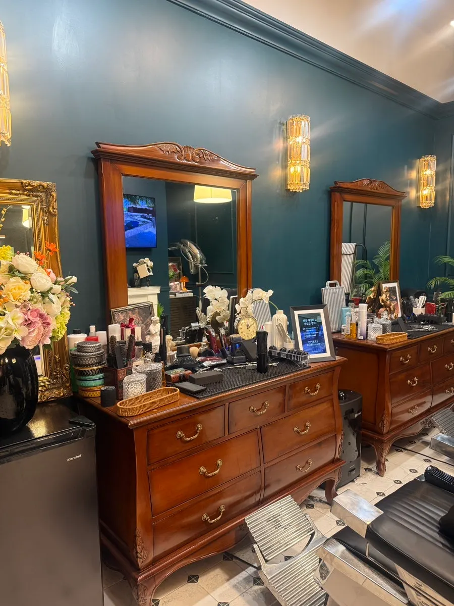 Antique-styled interior of Divers Barbershop