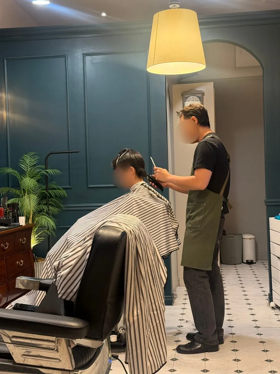 Thinning out volume with clippers during the cut