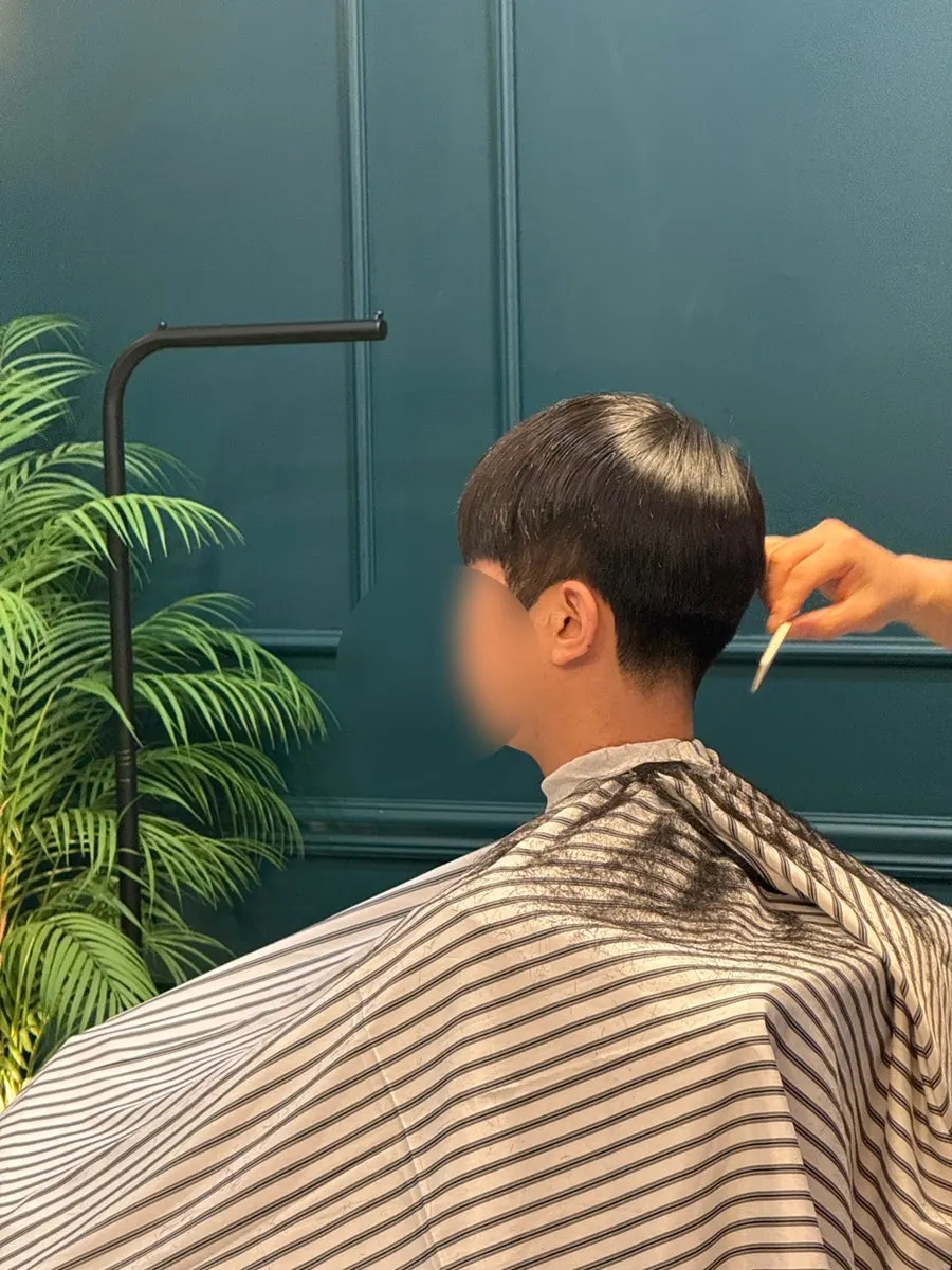 Scissor work during the detailed cut