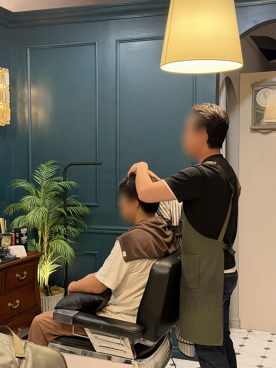 Hair condition and head-shape consultation at Divers Barbershop