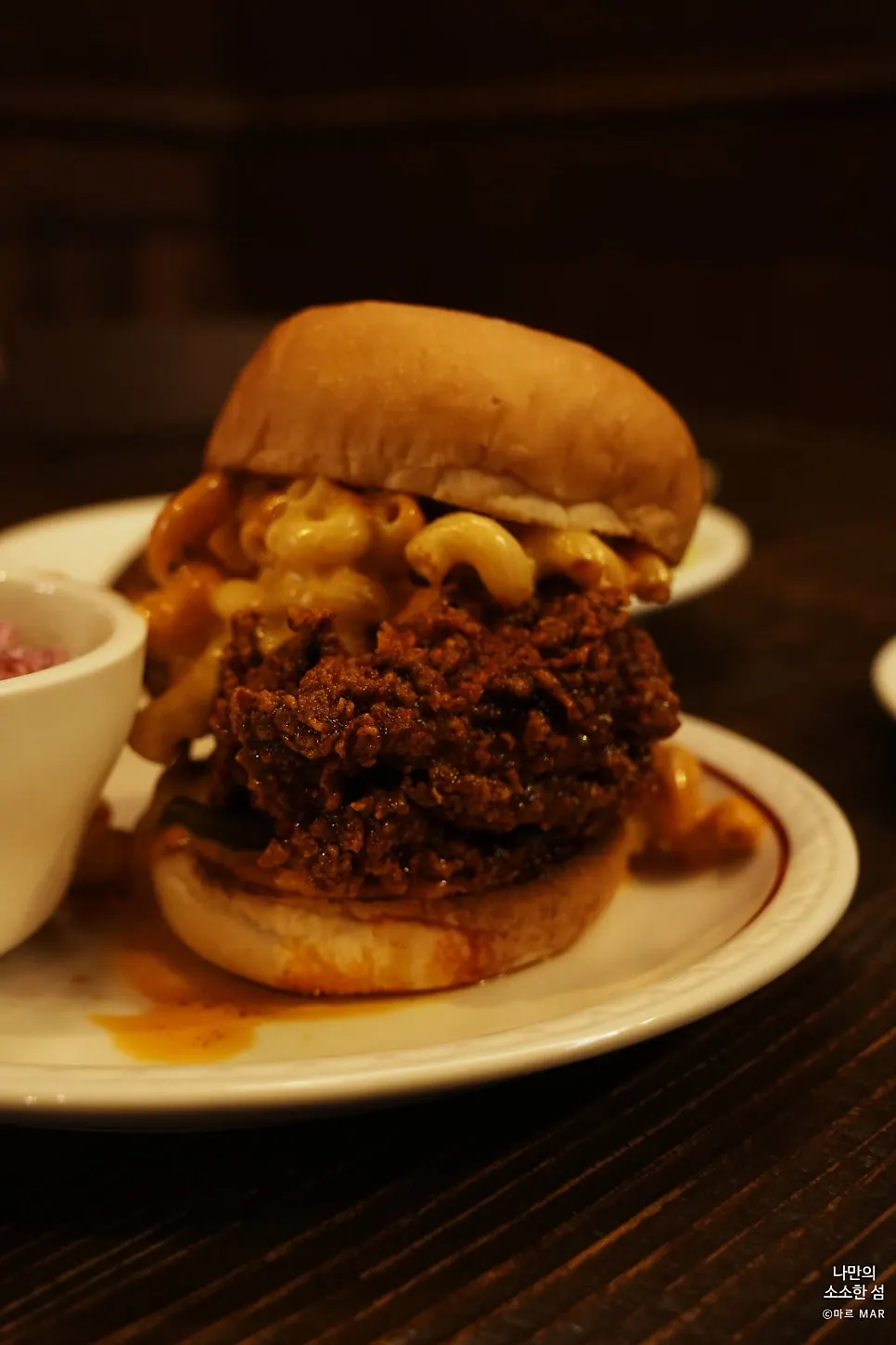 A plate with Dixie's Nashville Mac and Chicken Burger
