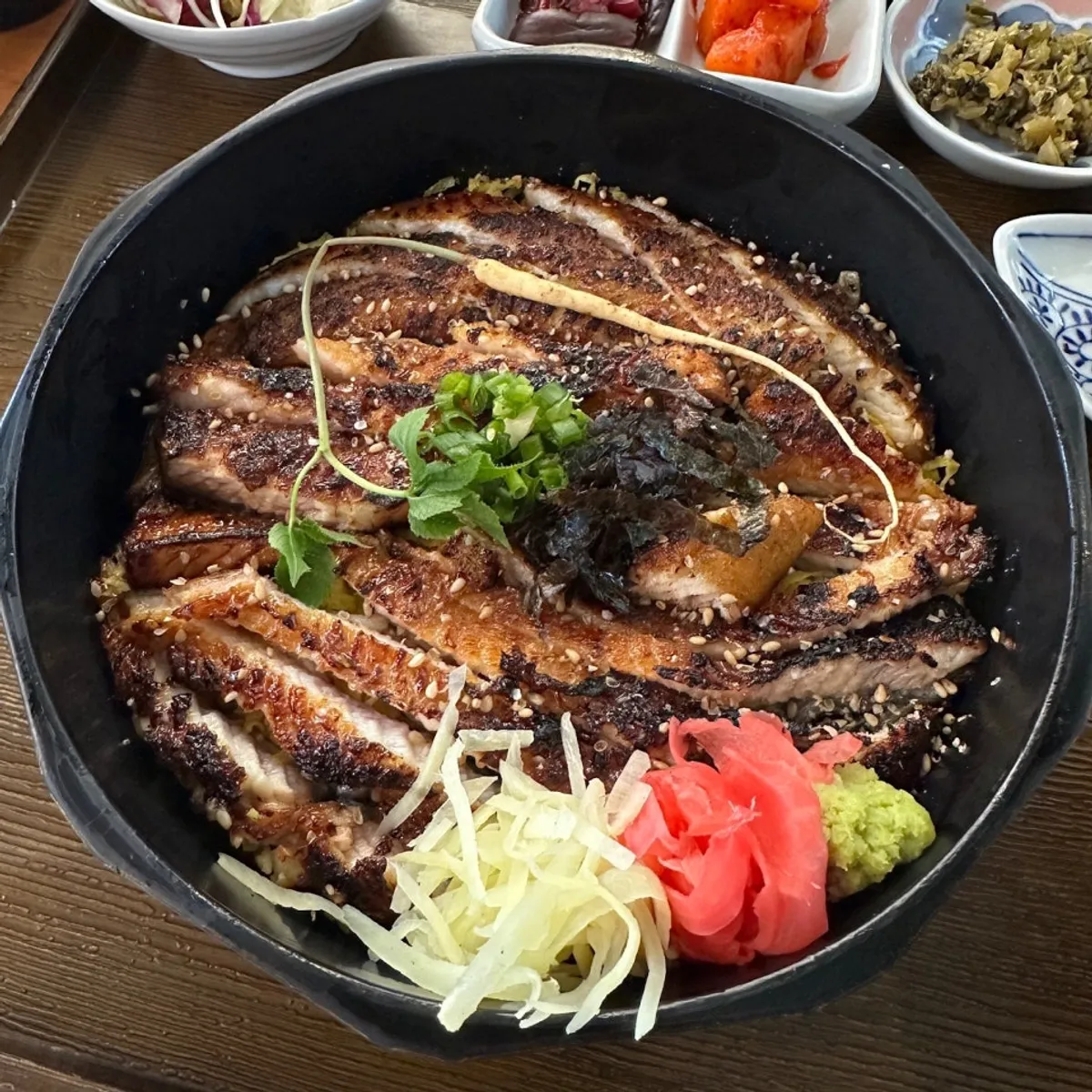 장어덮밥 식사 상차림