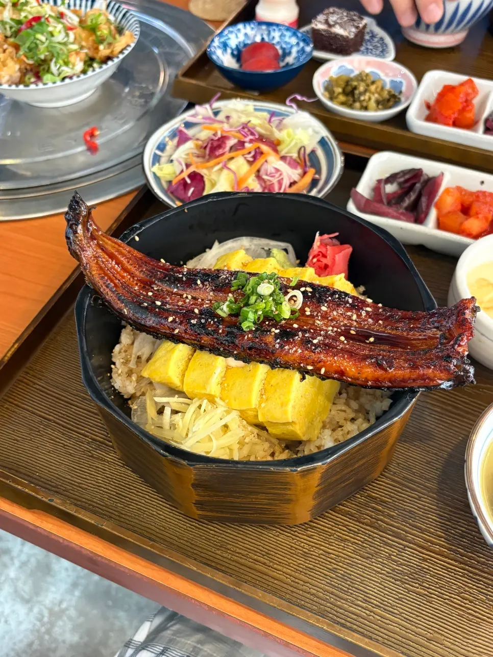 장어계란덮밥 한 그릇