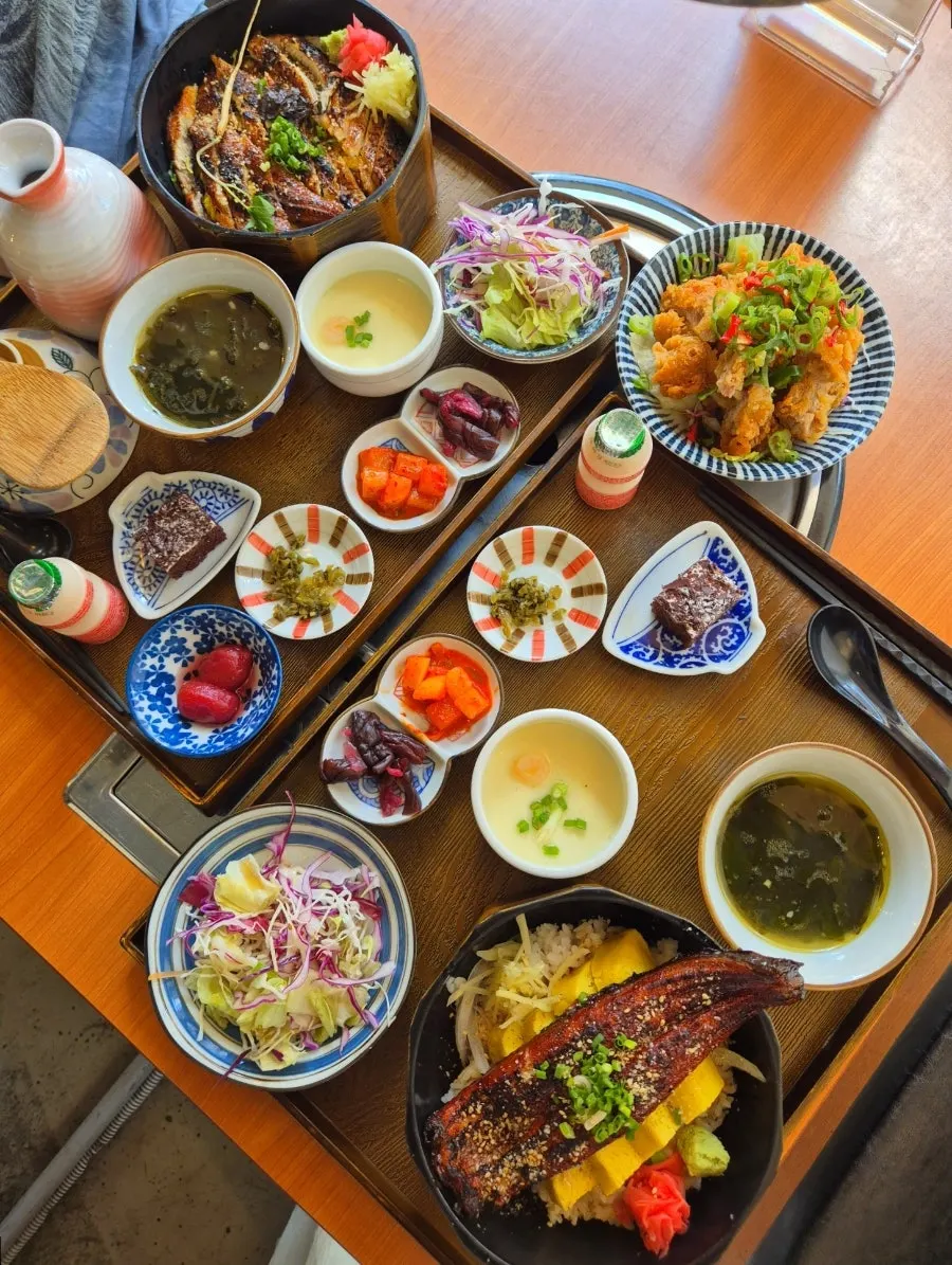 Rice bowls and yurinke ordered from the lunch special