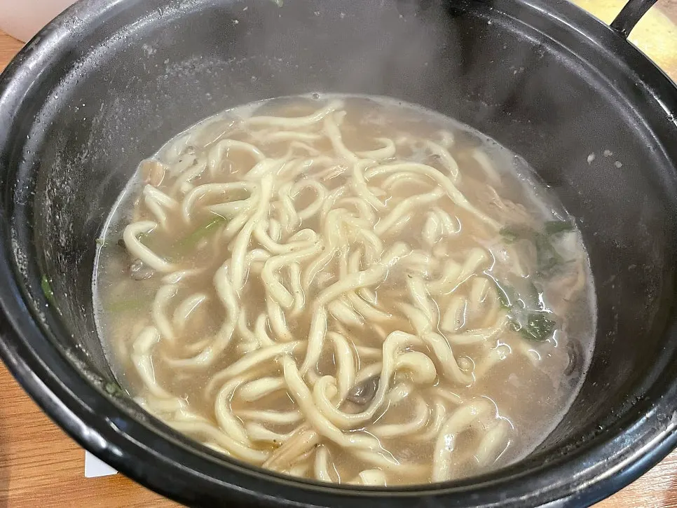 Broth turned milky white after adding kalguksu noodles