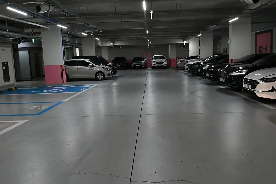 Guide to underground parking and elevator access
