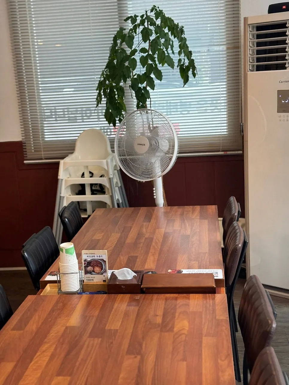좌석이 마련된 명태조림 식당 내부