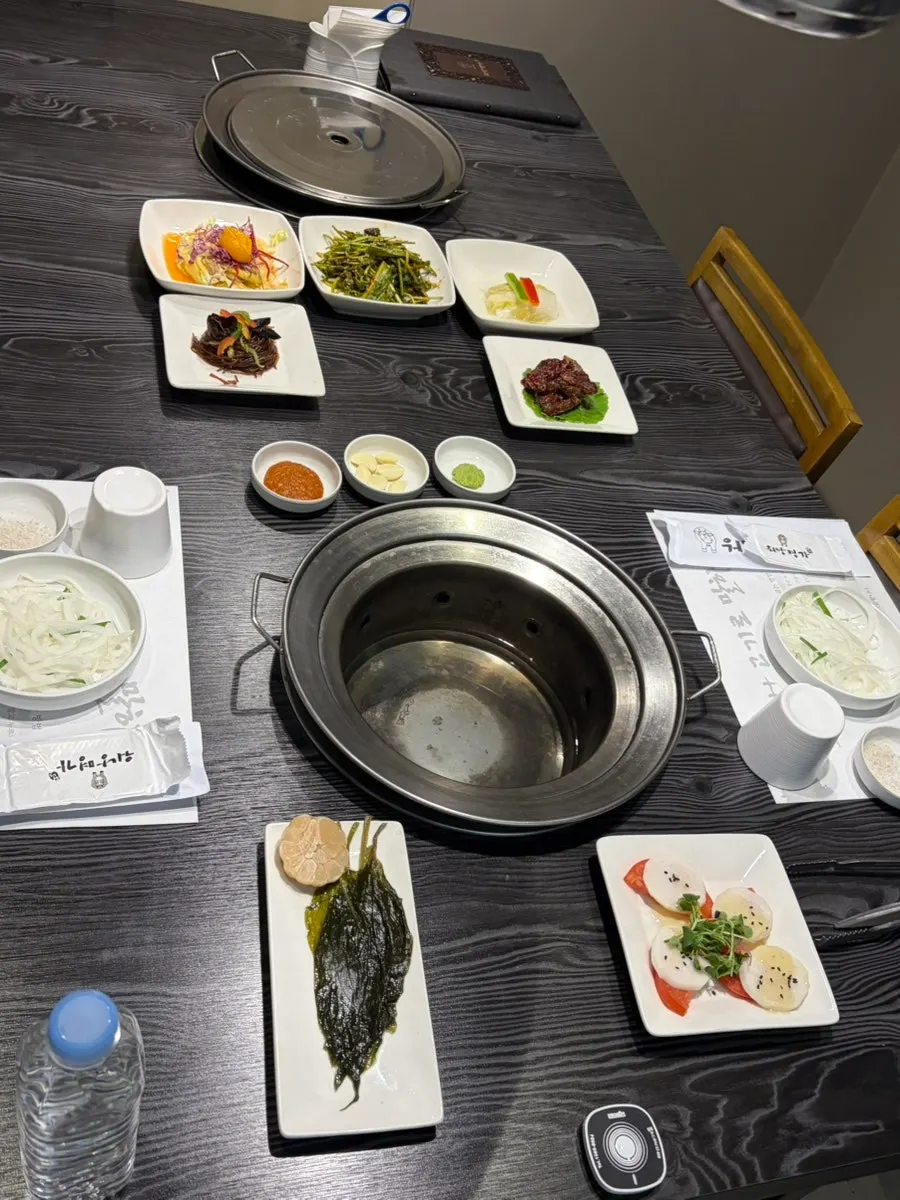 상차림비 4,000원의 기본 반찬 한 상