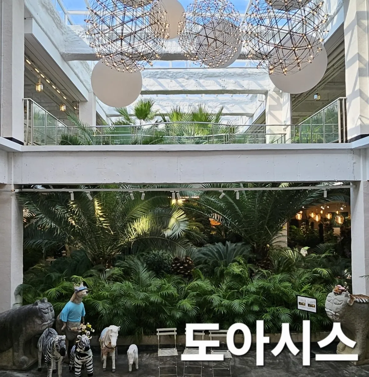 Main photo of Doasis, a large bakery café near Deokjeong Station in Yangju