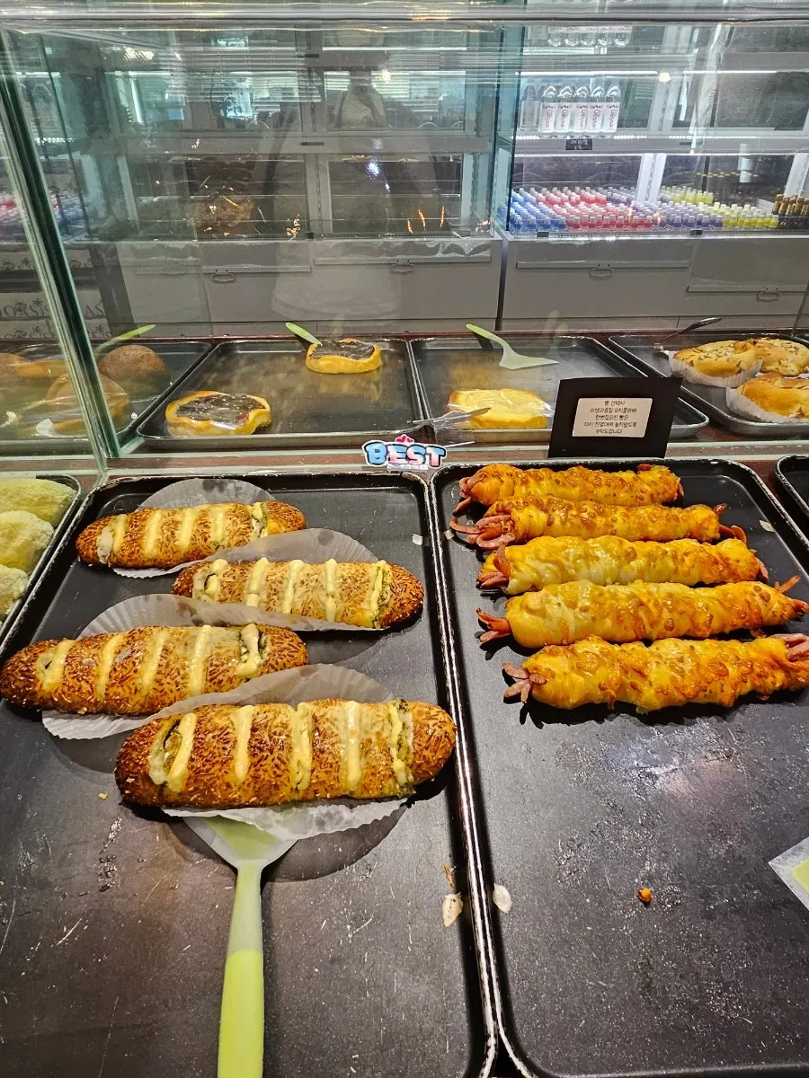 Freshly baked bread on display at Doasis