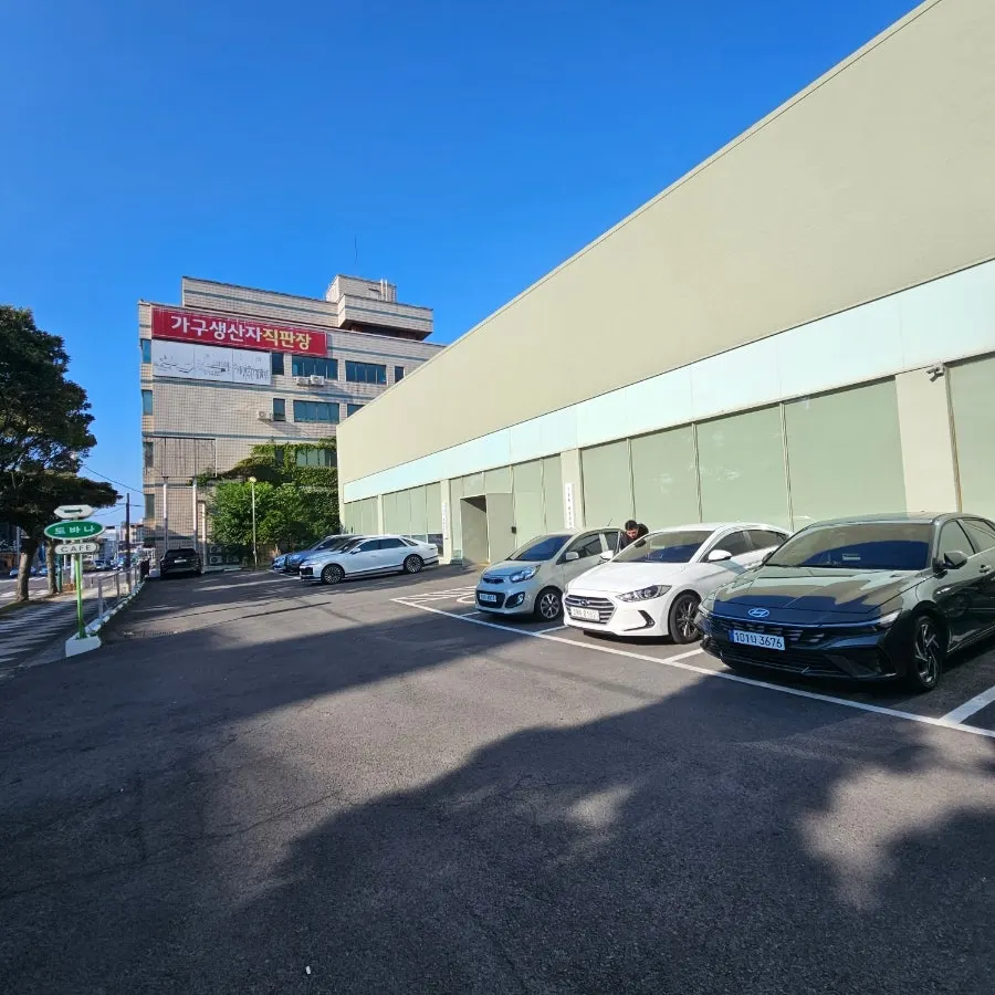 Exterior of Dobana Tea House and its parking lot