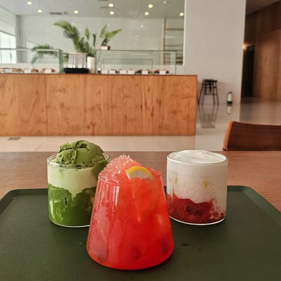 Hand holding a matcha oreum drink
