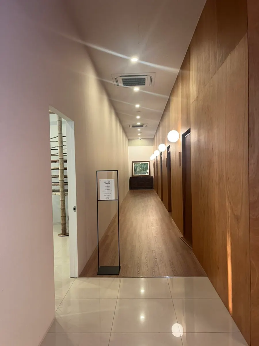 Entrance to Dobanui Jeongwon, Dobana Tea House's reservation-only space