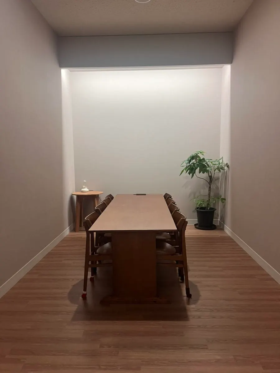 Inside an empty room at Dobanui Jeongwon
