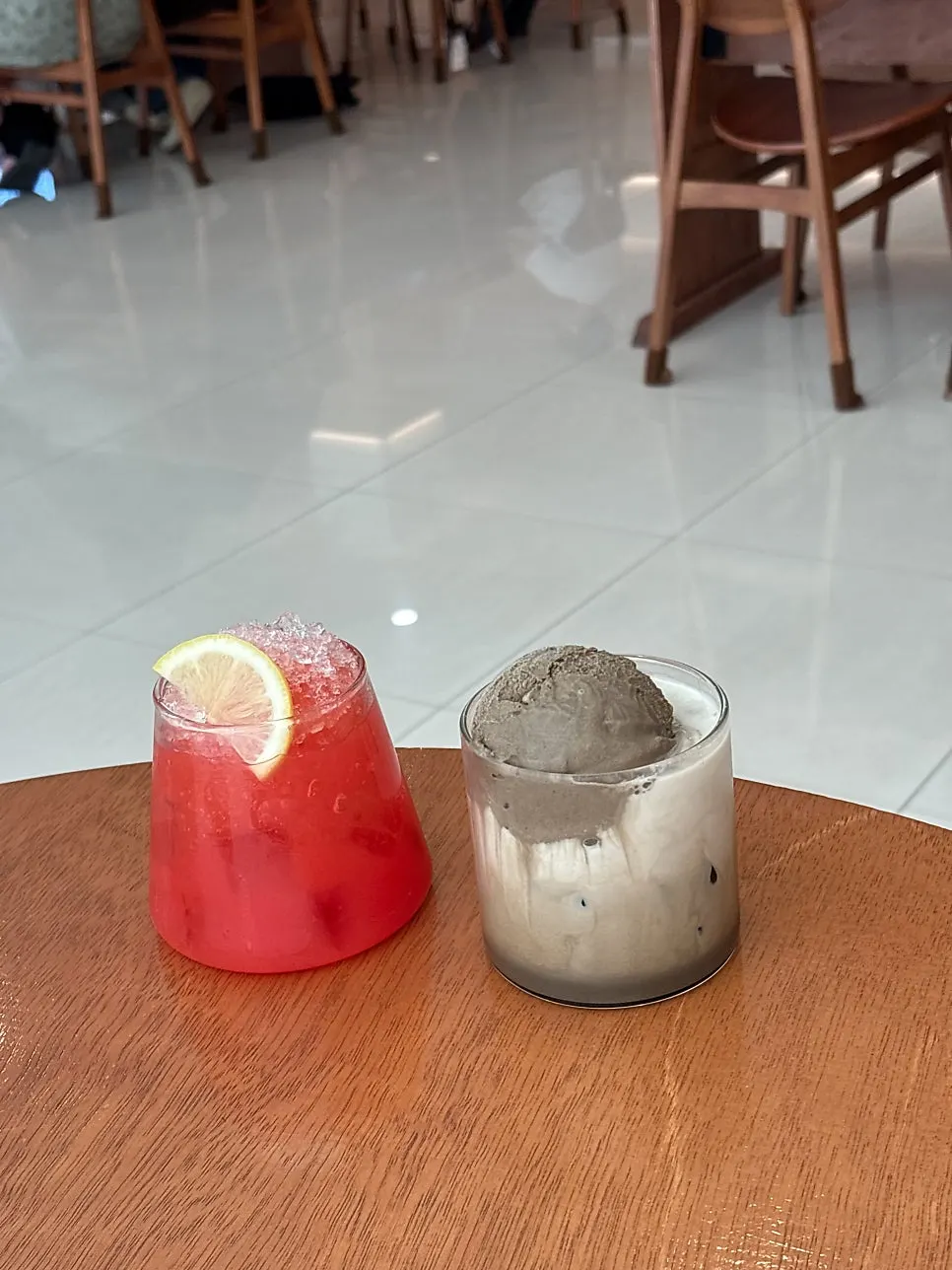 상큼한 도바나 티하우스 자몽오미자 음료