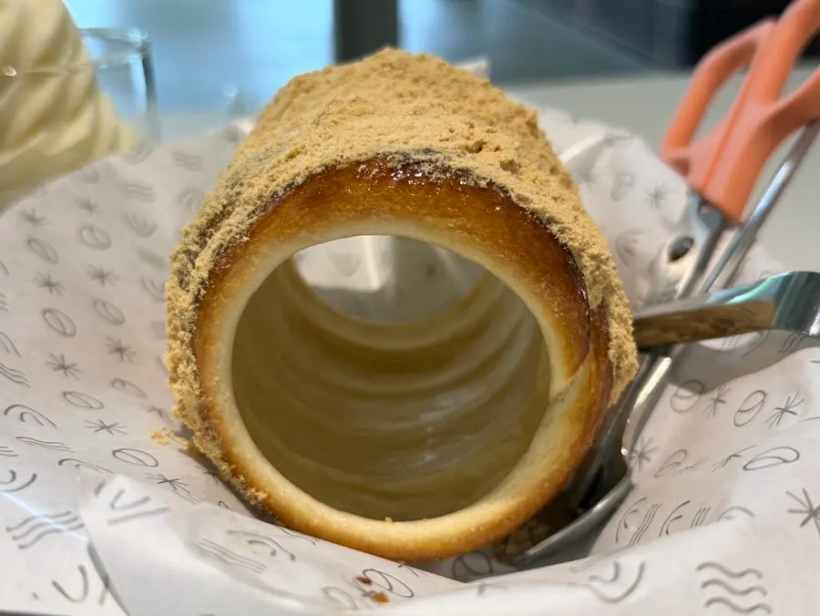 Ice cream chimney cake and drink order