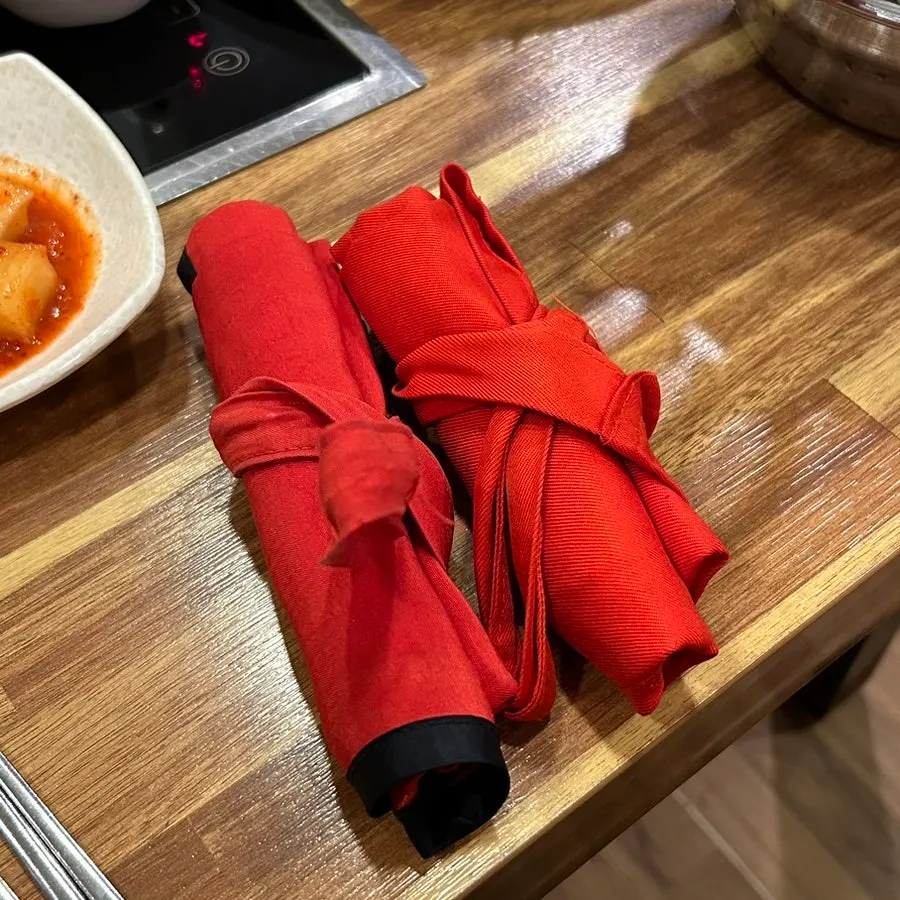 Apron prepared before eating the crab