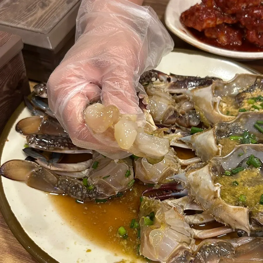Squeezing soy crab meat out by hand