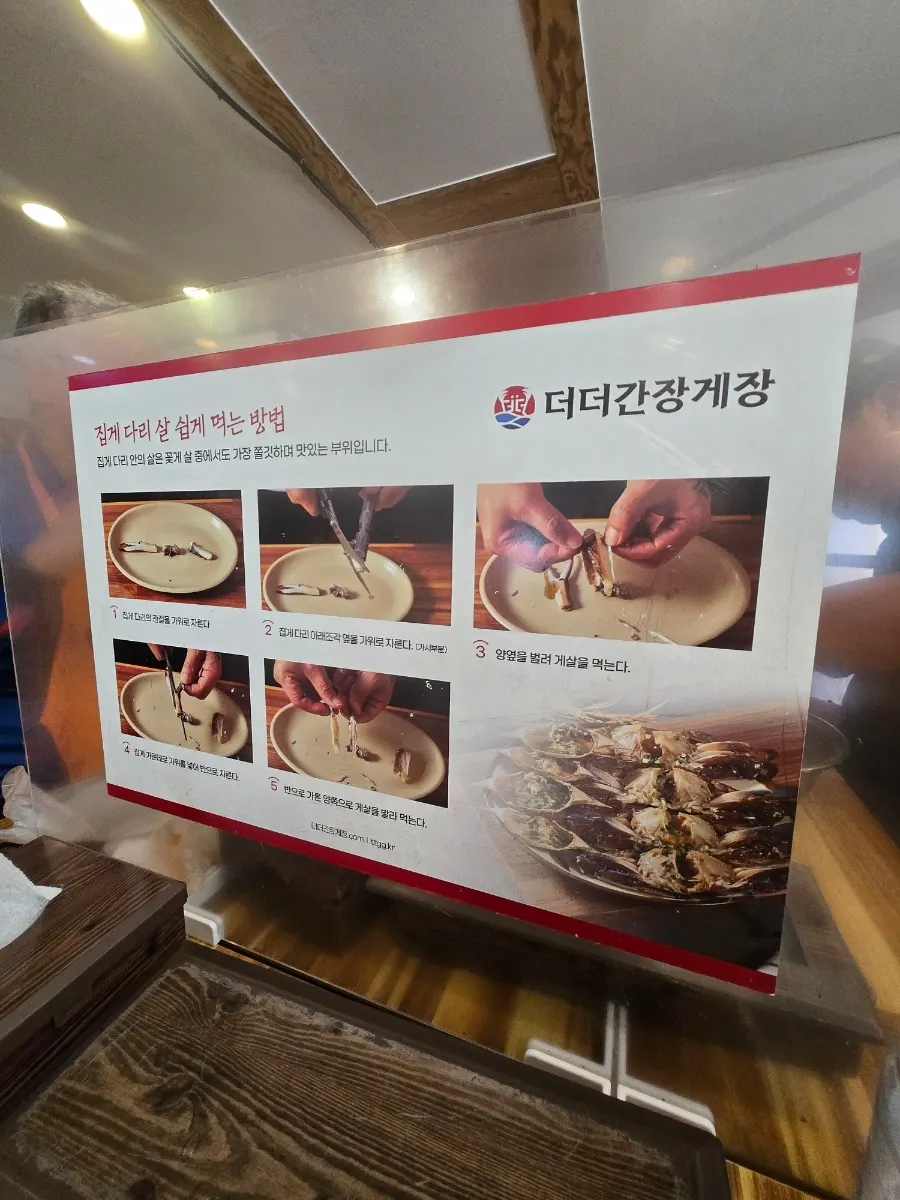 Instructions taped to the table on how to eat crab claws