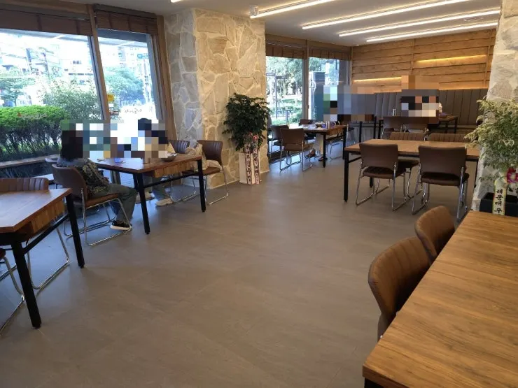 Spacious dining hall at the Deodo Gejang Marine City location