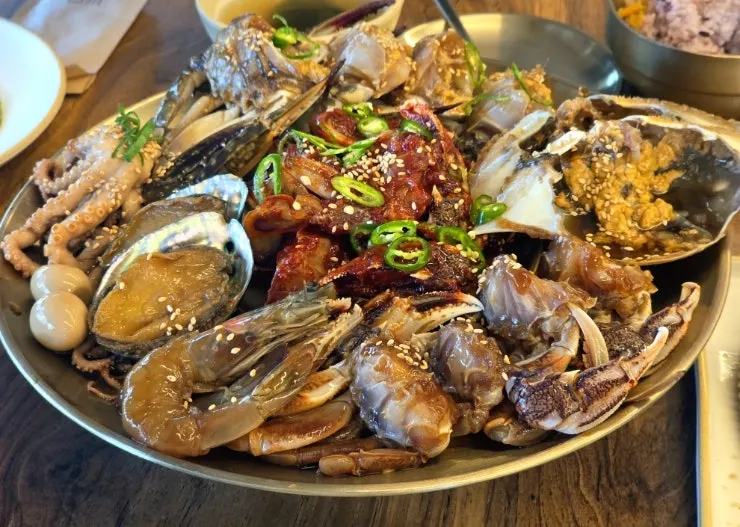 The assorted marinated seafood and pot rice set for two