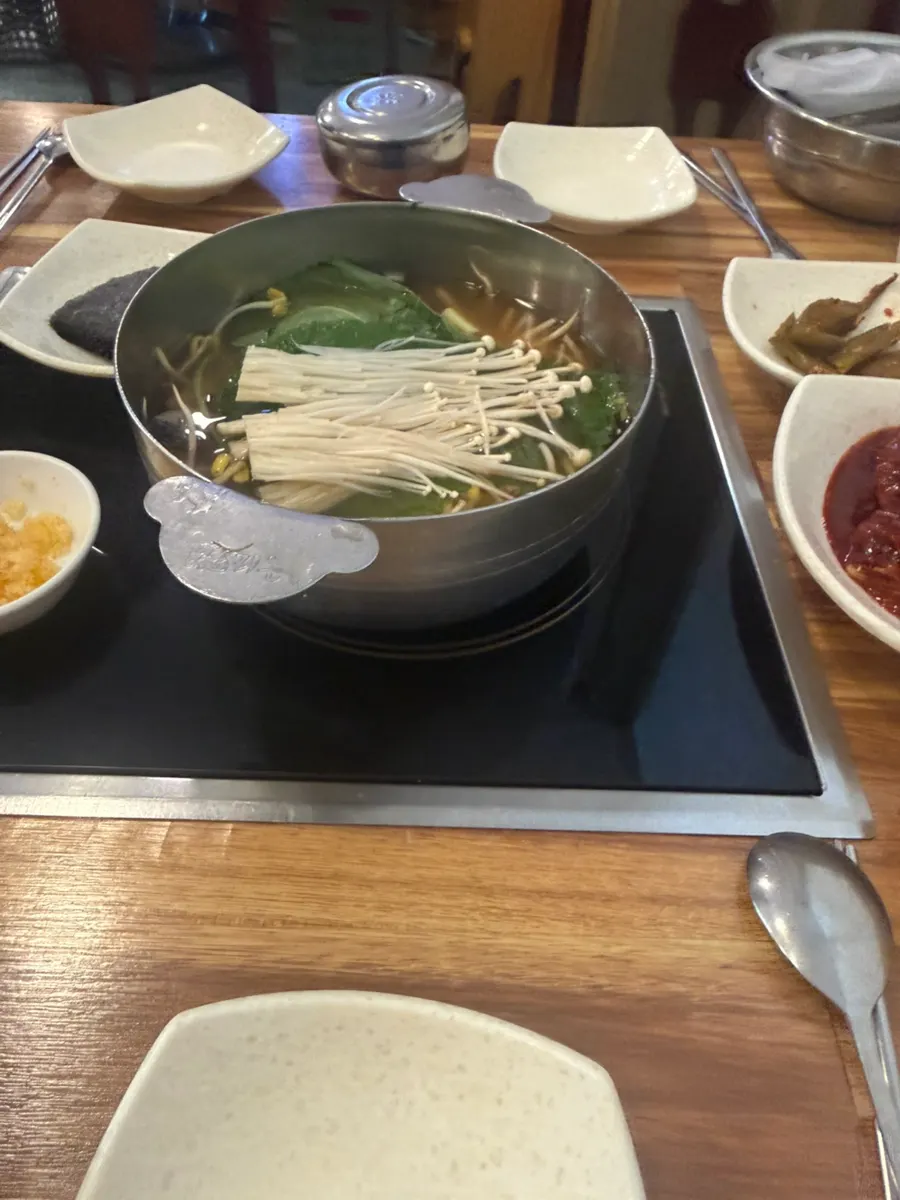 게딱지에 밥을 비벼 먹는 간장게장