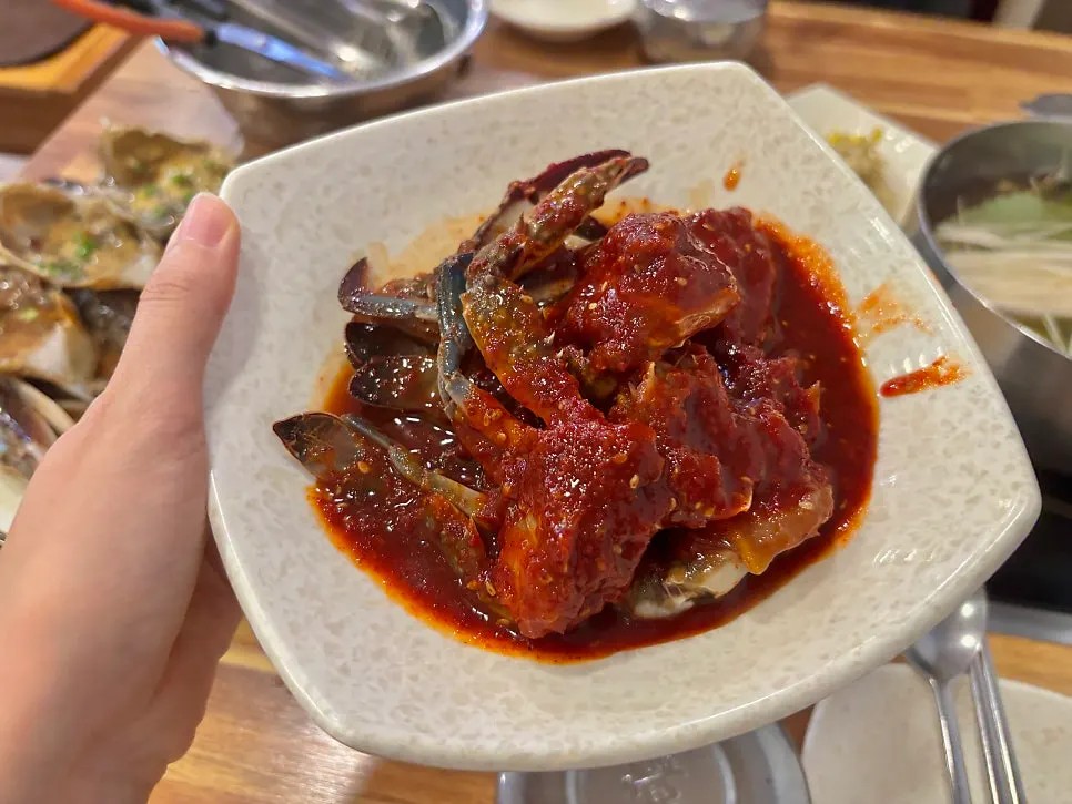 게살만 골라 먹는 간장게장 접시