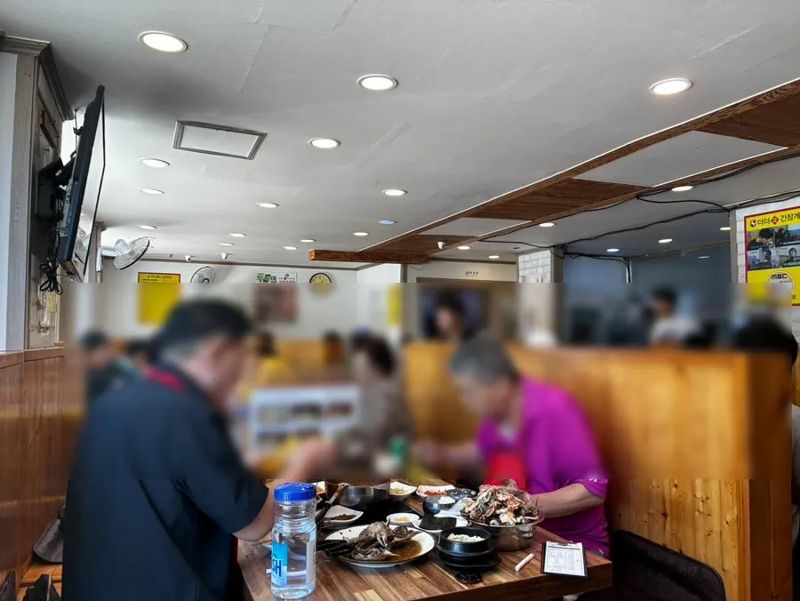 더더간장게장 매장 내부 홀