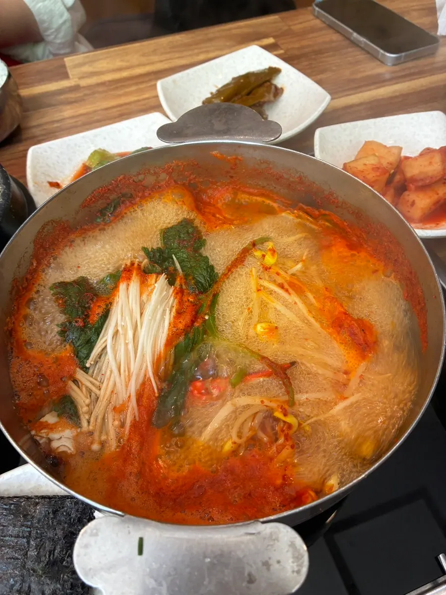 함께 나온 꽃게탕