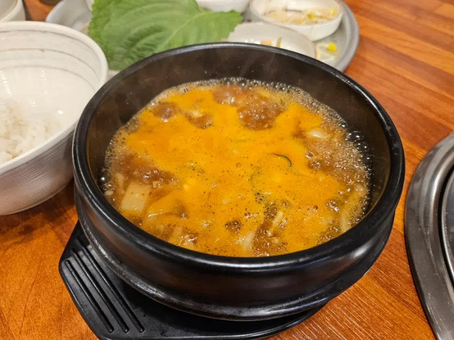 정식에 포함된 푸짐한 된장국
