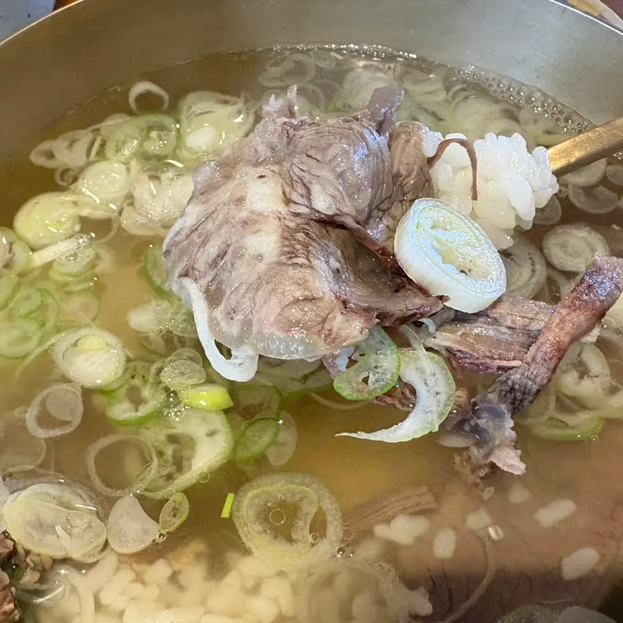 A warm bowl of Doonjeong's beef gomtang